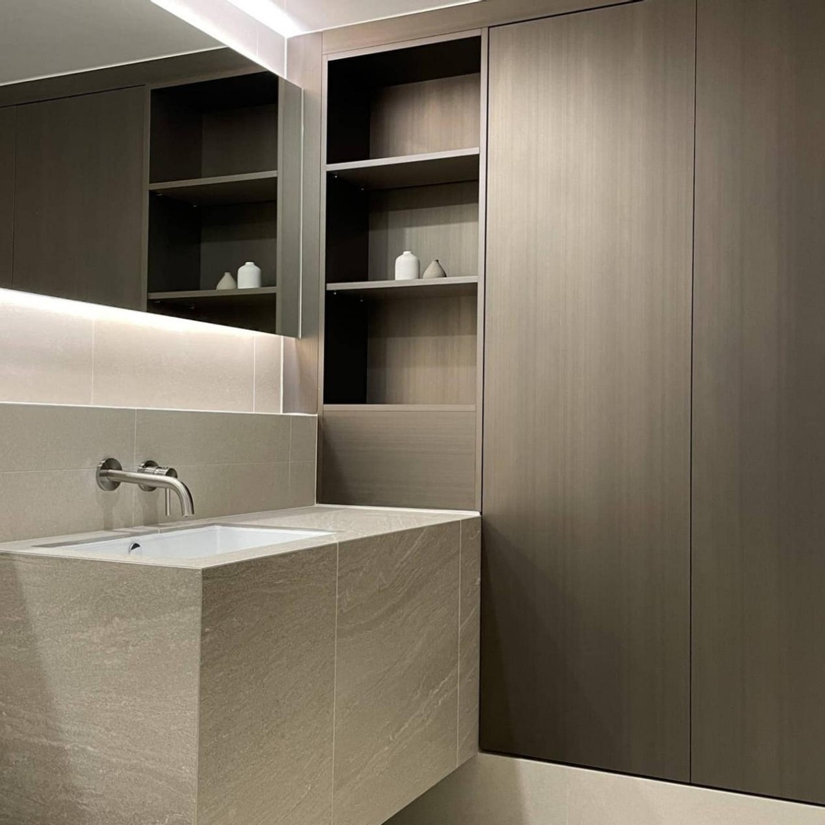 与其花钱装满柜子，从4个地方偷省出0.5㎡做“薄侧柜”，省钱实用