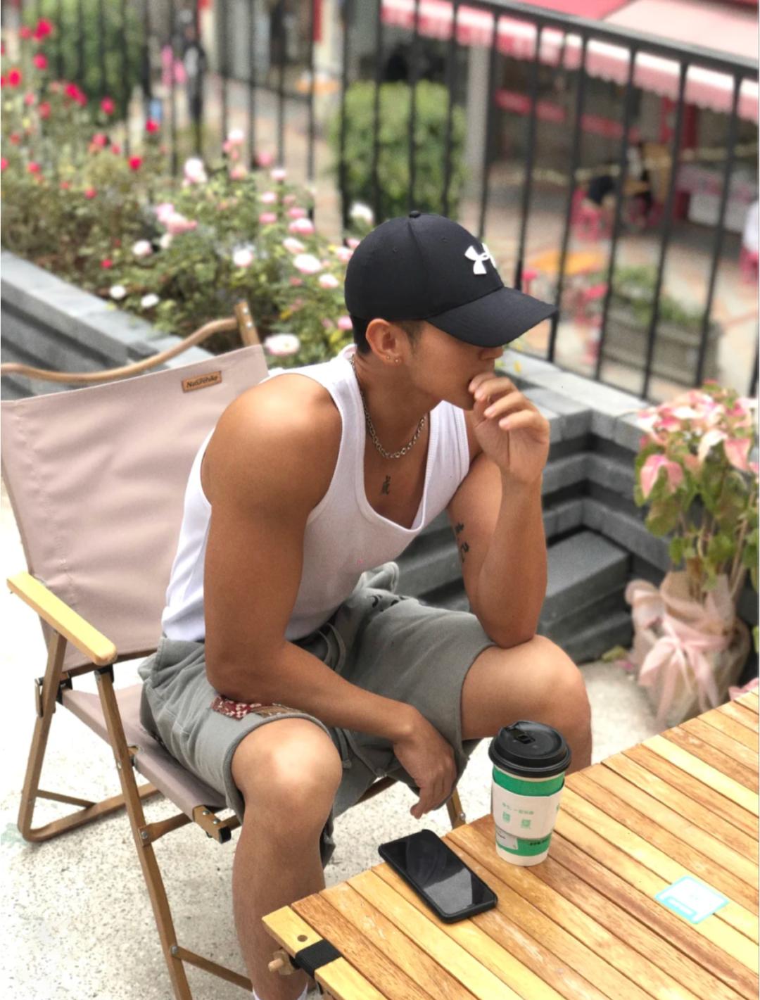 小麦色体育生腹肌,小麦色的肌肉