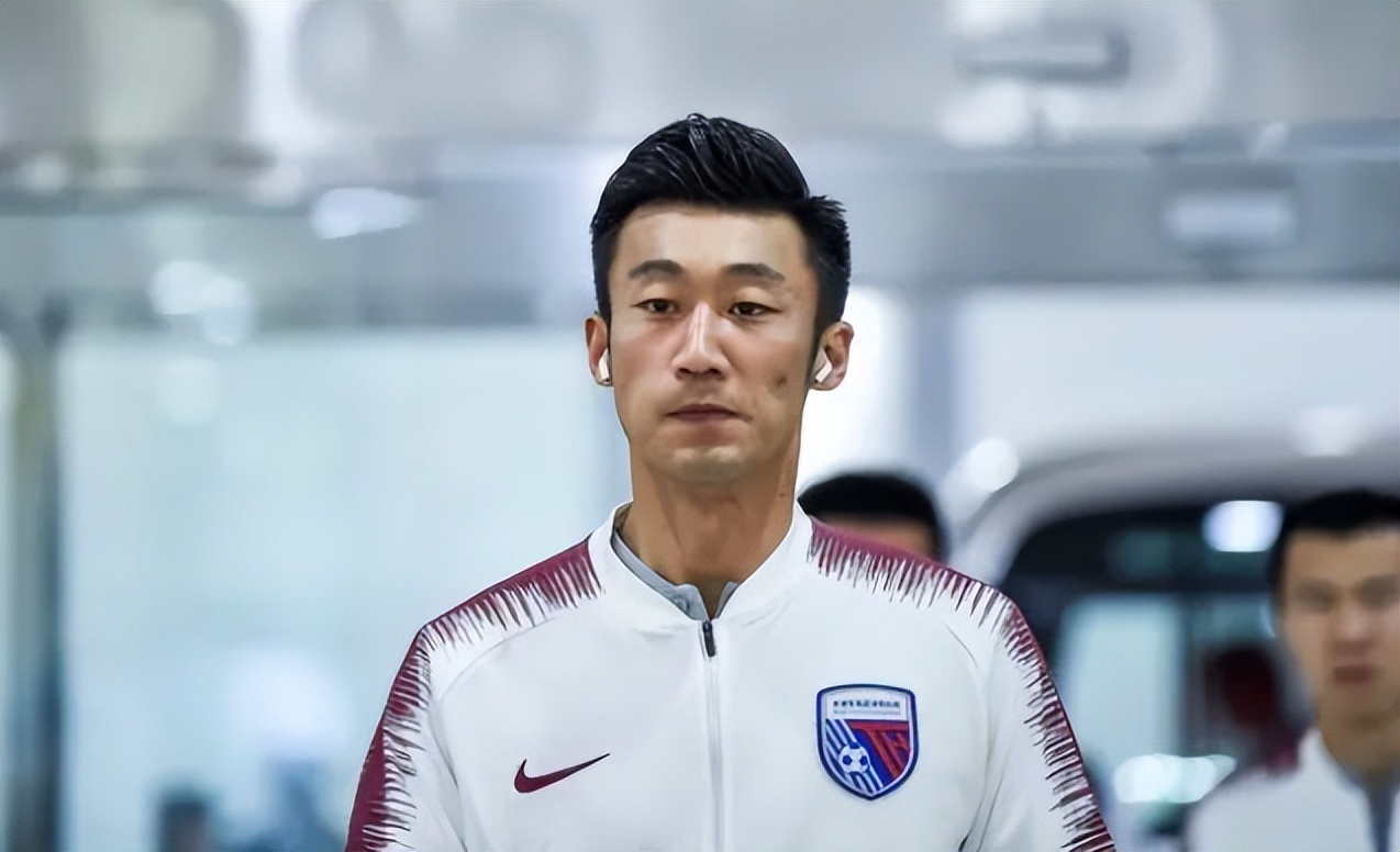 张鹭足球生涯,张鹭的工资是多少