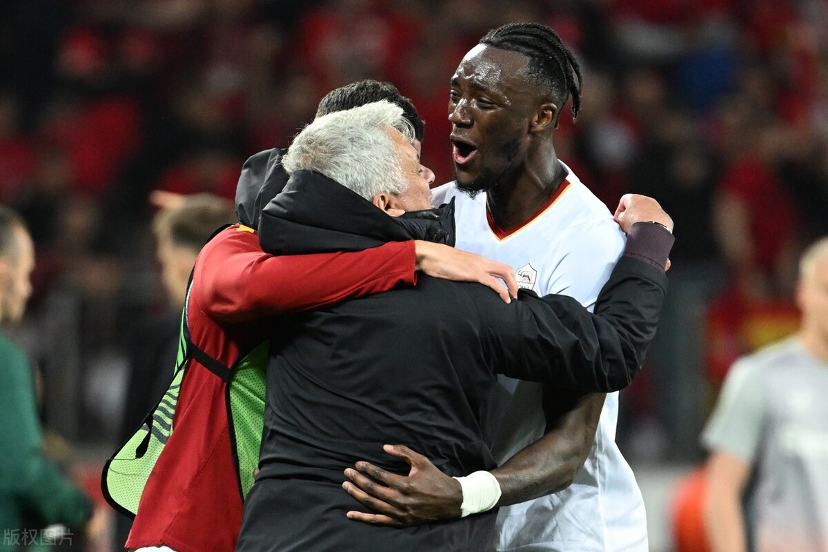 勒沃库森对阵罗马采访,勒沃库森角球误判