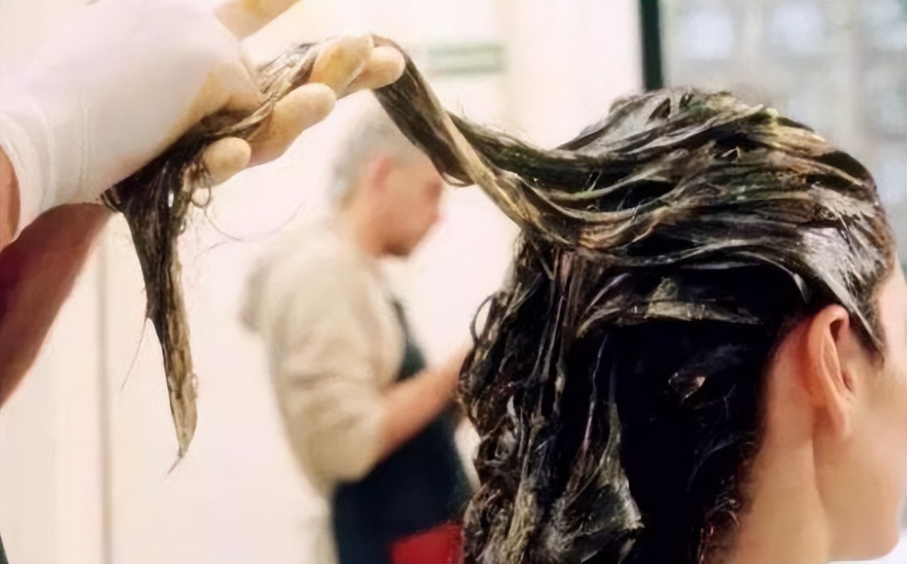 经常用指甲粉染发会致癌吗,有人说经常染发会致癌是真的吗