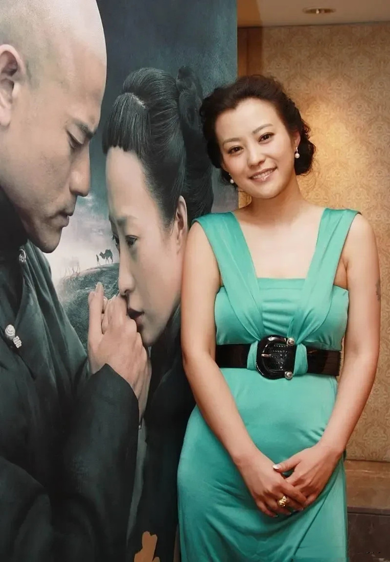 郝蕾连体裤穿搭 (郝蕾的穿搭)