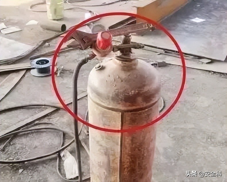 乙炔瓶与氧气瓶的安全距离,乙炔和氧气瓶安全距离是多少