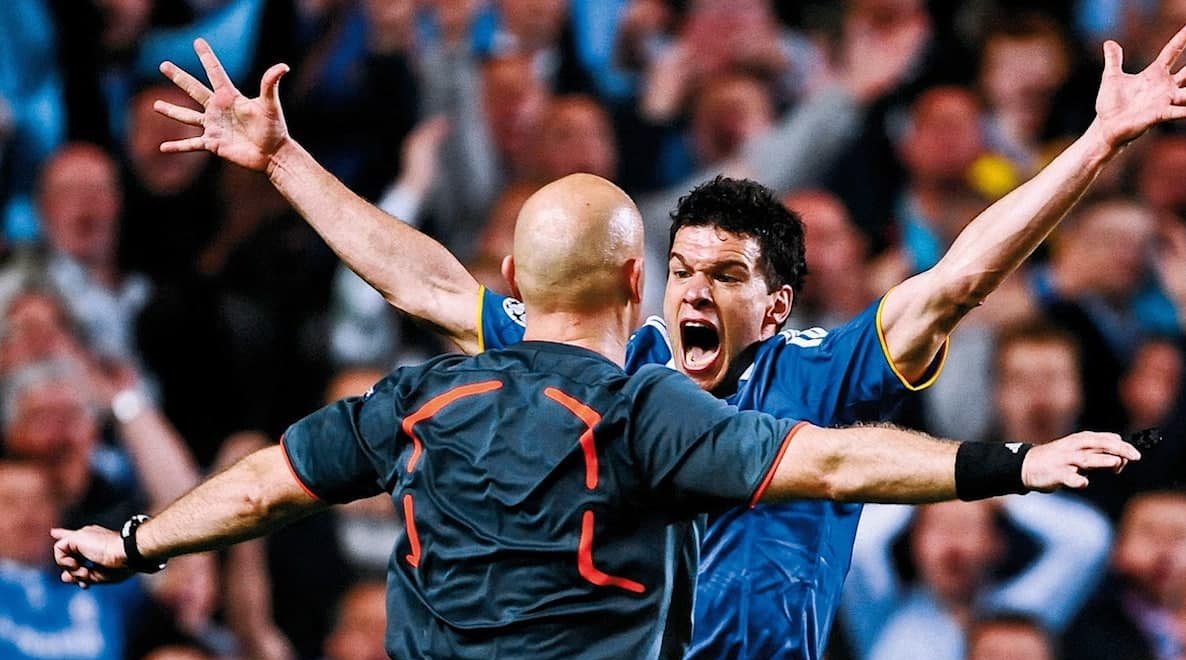 欧足联重拳打击！巴萨或遭长达5年禁赛，西班牙足球将受重创