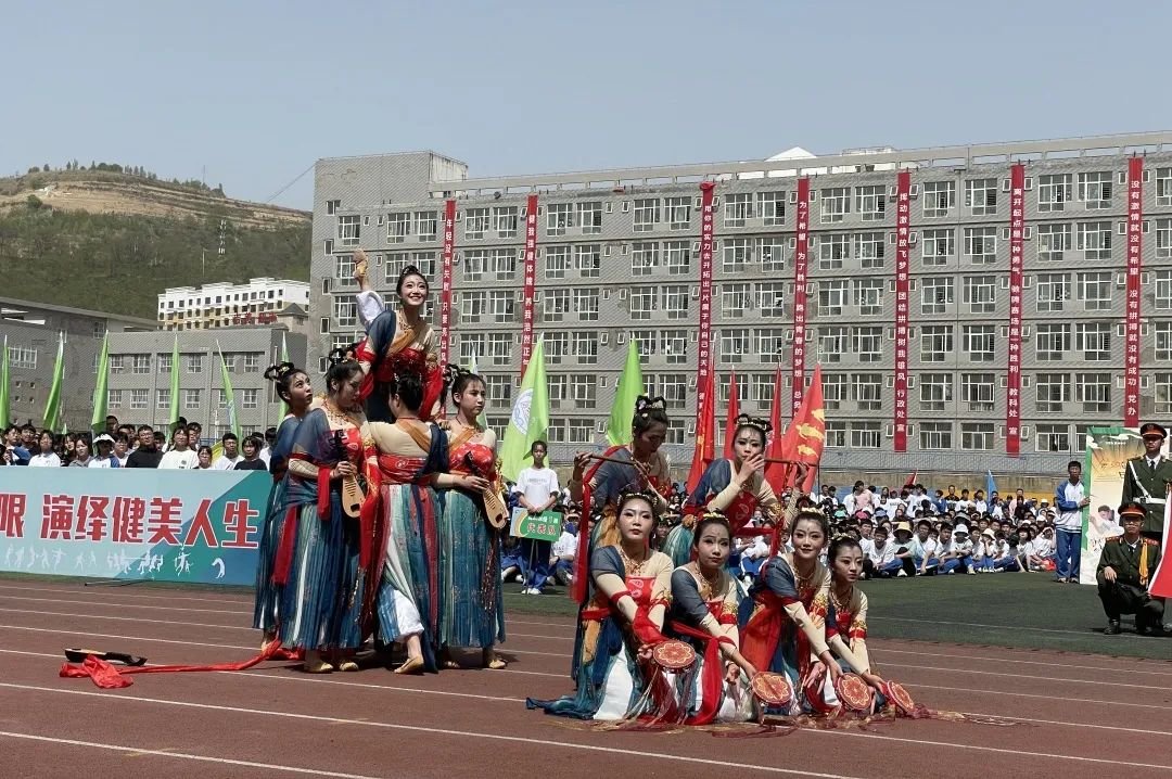 炽烈争锋看我四中宝塔高级中学第三十九届春季田径运动会开幕式