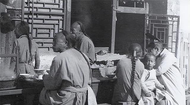 清灭亡后的贵族去哪里了,大清灭亡后皇族落魄了吗