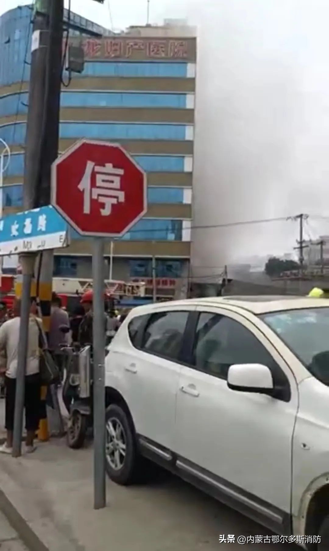 一医院着火现场浓烟滚滚,最近医院火灾事件
