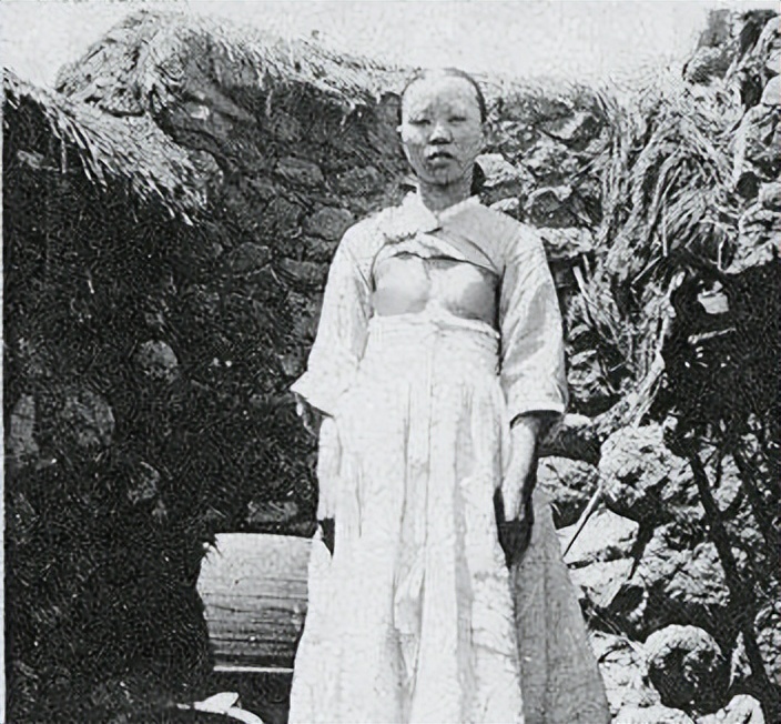 韩国真的存在过“露乳装”这种传统服装吗?为什么韩国人要否认?