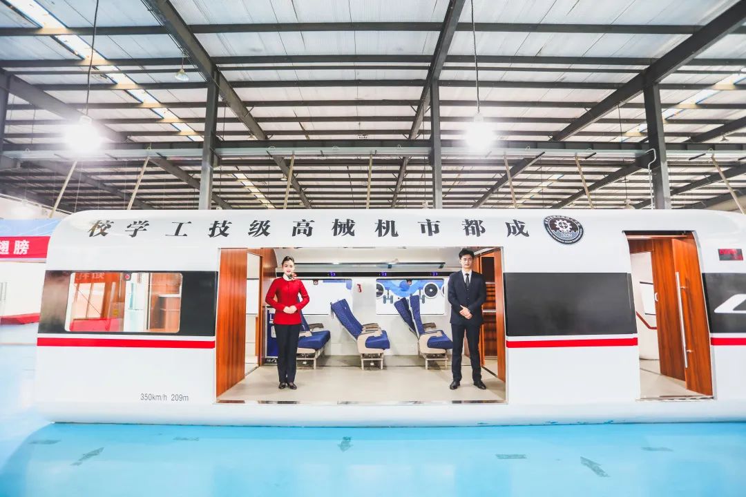 中考有点遗憾，成都这些学生毕业后获特斯拉等大厂青睐，月薪过万