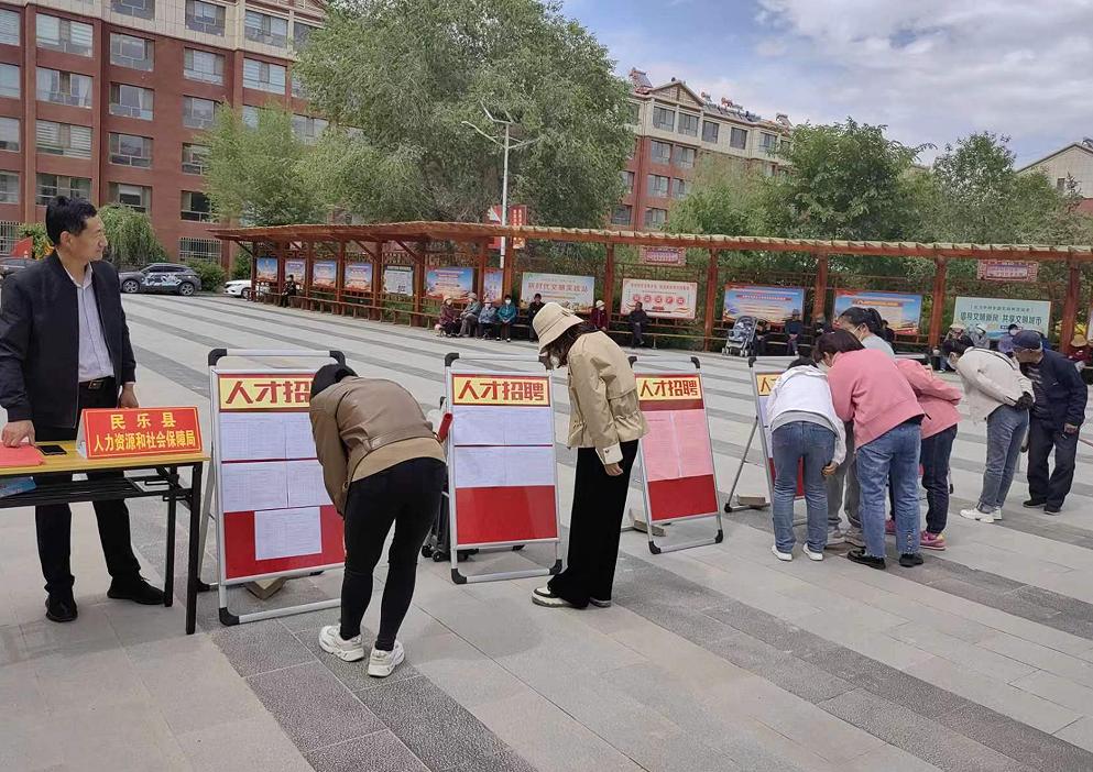 就业创业政策进社区宣传活动,社区开展就业创业政策宣传活动