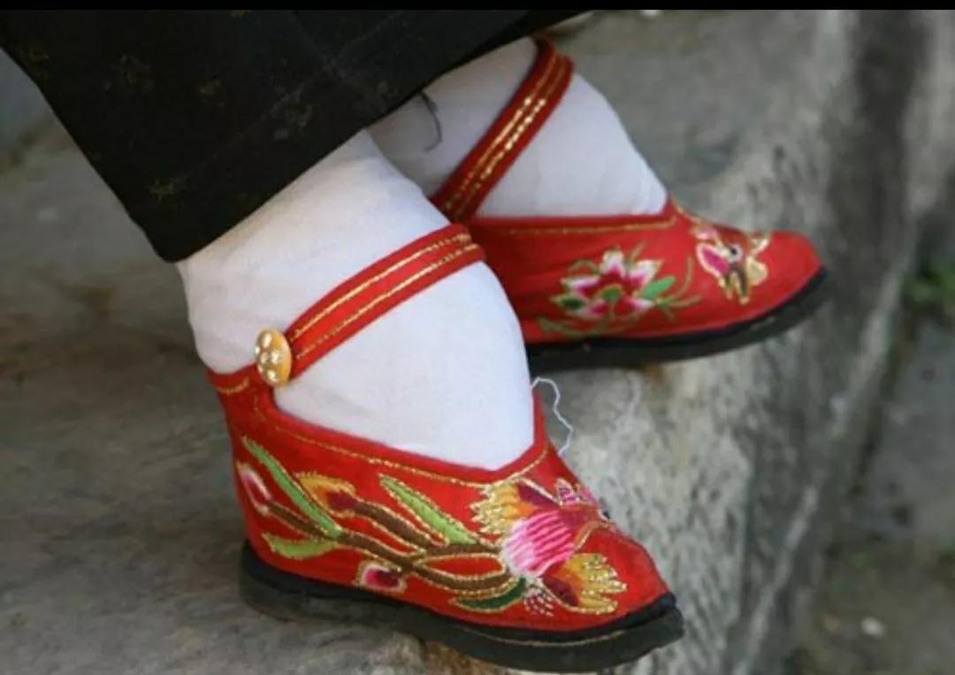 由某网店售卖“贞操锁”印花女裤想到男权之下女性的悲惨命运