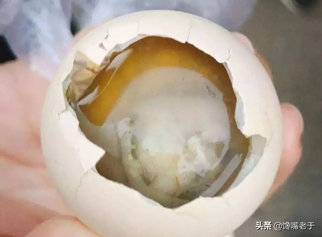 刚买回来的皮蛋还要煮吗,皮蛋蛋清部分化了能吃吗