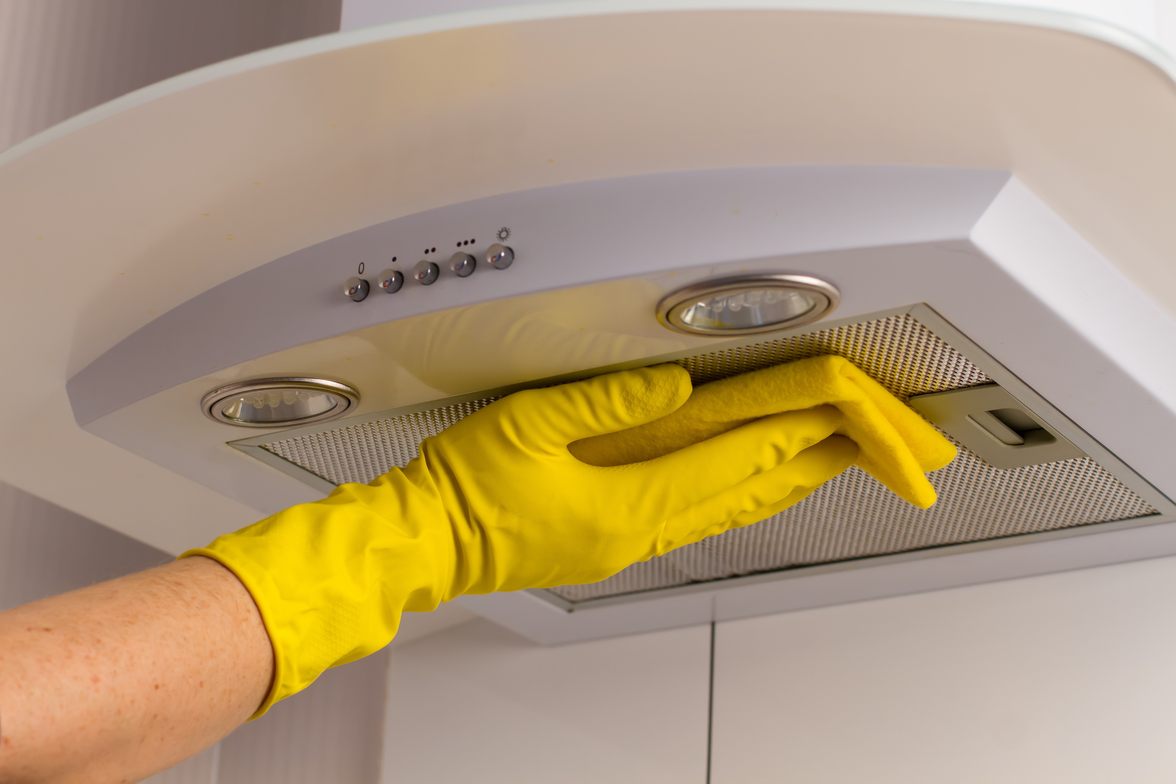 四步清洗抽油烟机干净无残留,年底大扫除教你轻松清洗油烟机