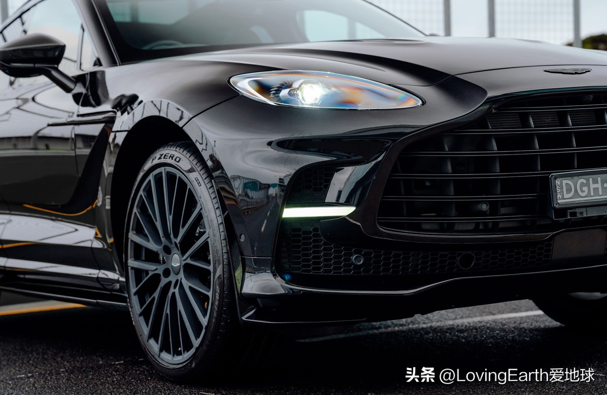 阿斯顿马丁dbx707与兰博基尼urus,阿斯顿马丁dbx707赛道测试