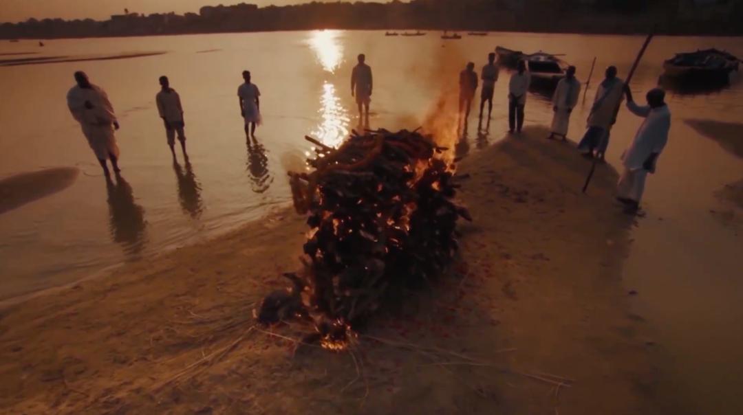 80后女孩记录世界奇葩葬礼，吸粉200万