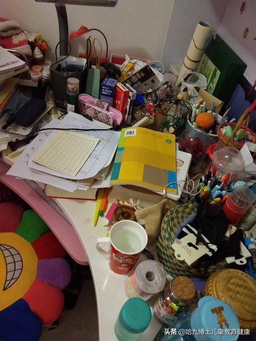 描述学习桌收纳整理现在的样子,学习桌小怎么收纳比较多的东西