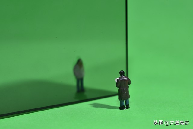 我成绩好,他心理硬,我上了华水,他上了河大