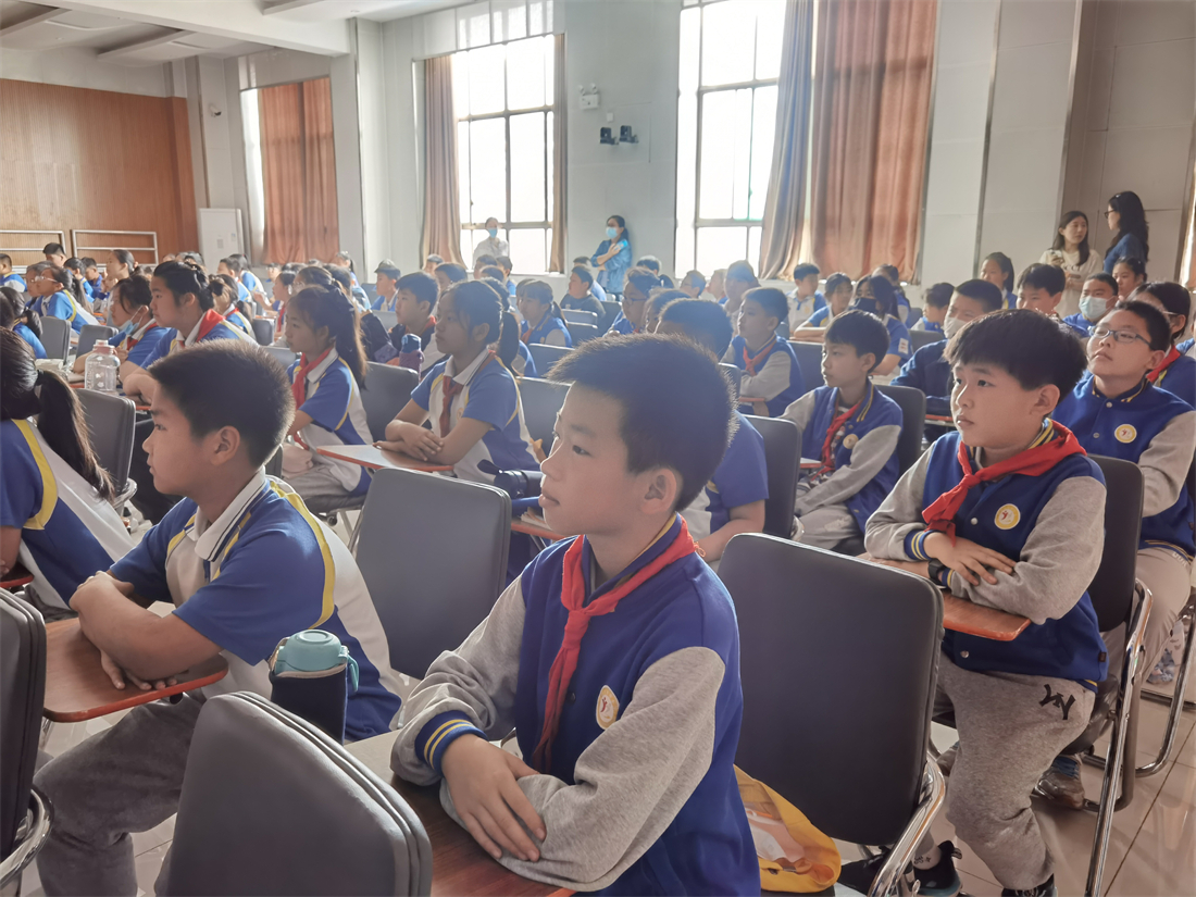 国防教育进校园激励学生爱国,六安国防教育点亮学子爱国心