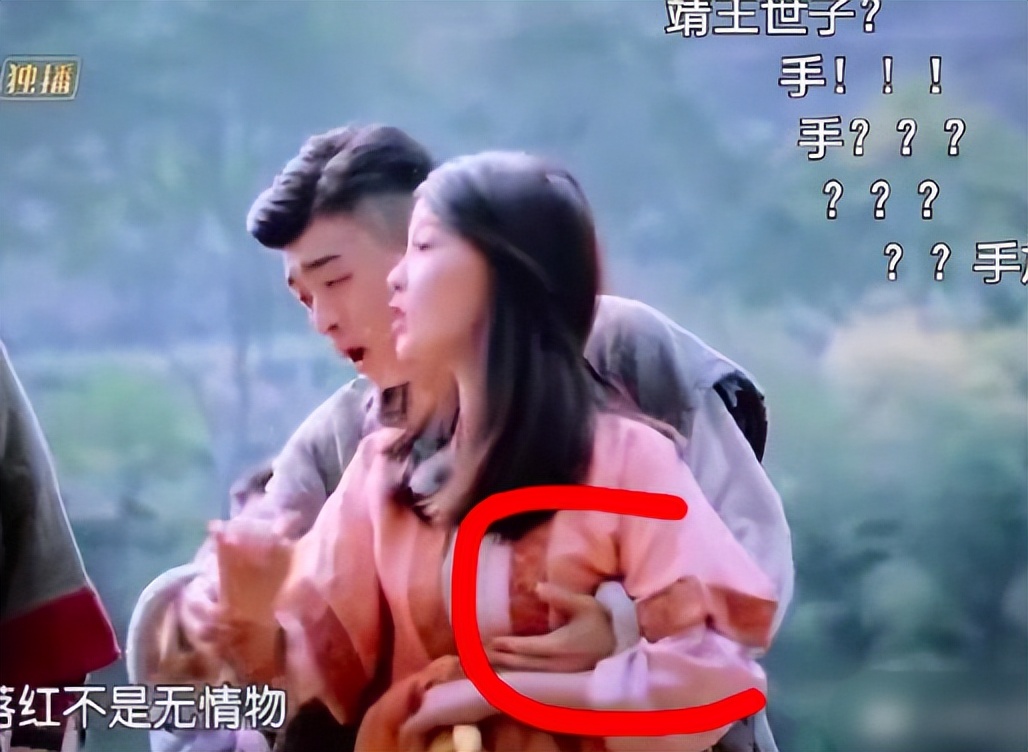 当街小便、踢路人、脚踩高铁桌子，这些明星的素质，一个比一个低