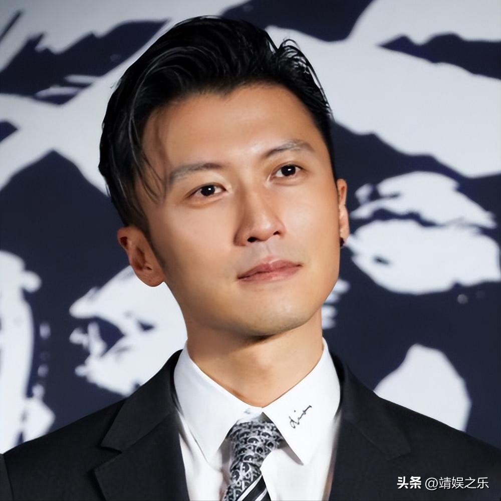 王菲谢霆锋复合七年首合体,王菲谢霆锋挽手同回北京在撒狗粮