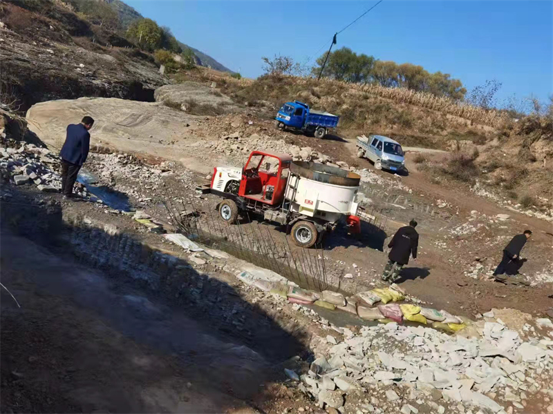 移动混凝土搅拌机生产厂家,大型移动式全自动混凝土搅拌机