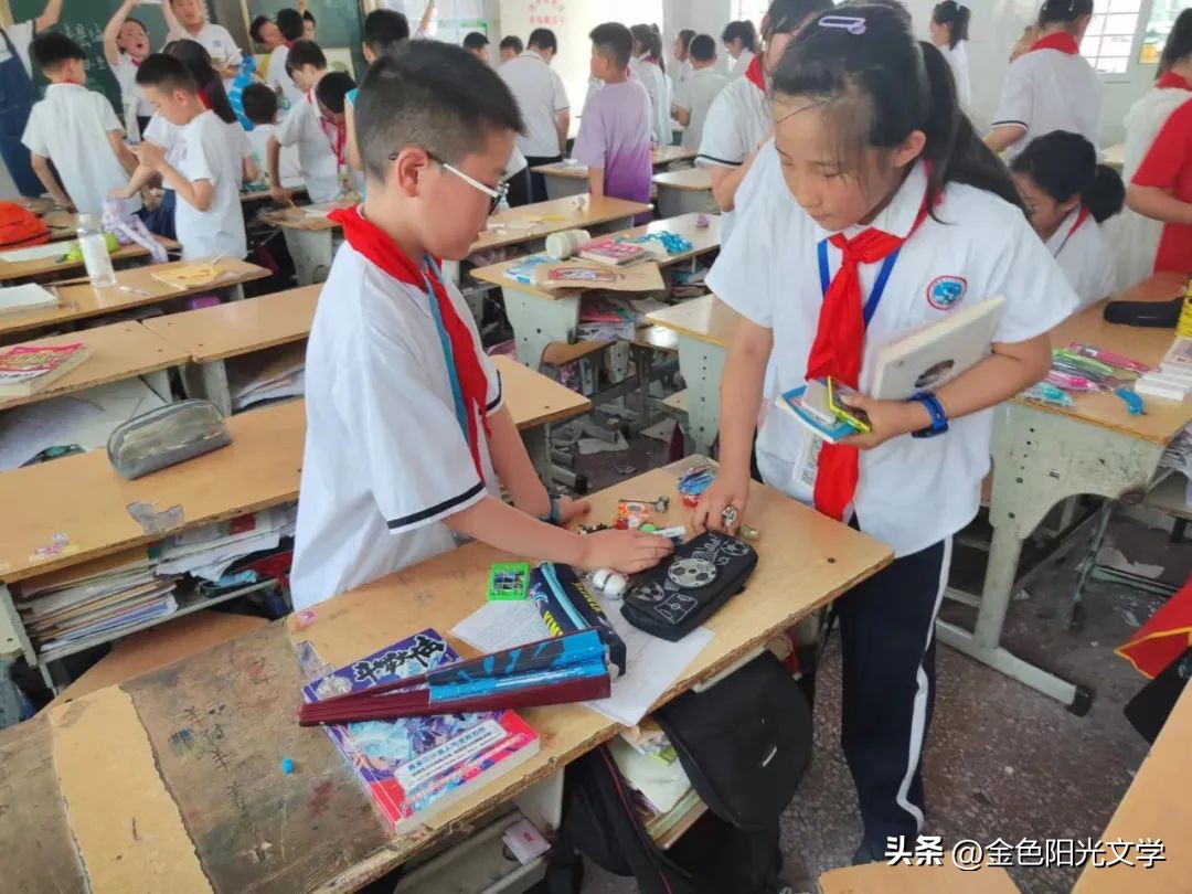 《跳蚤市场》《难忘的一课》《坐井观天》后传《我的自画像》