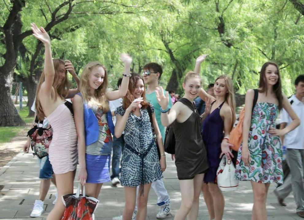 大量俄罗斯美女来上海务工,大量俄罗斯美女进入东北