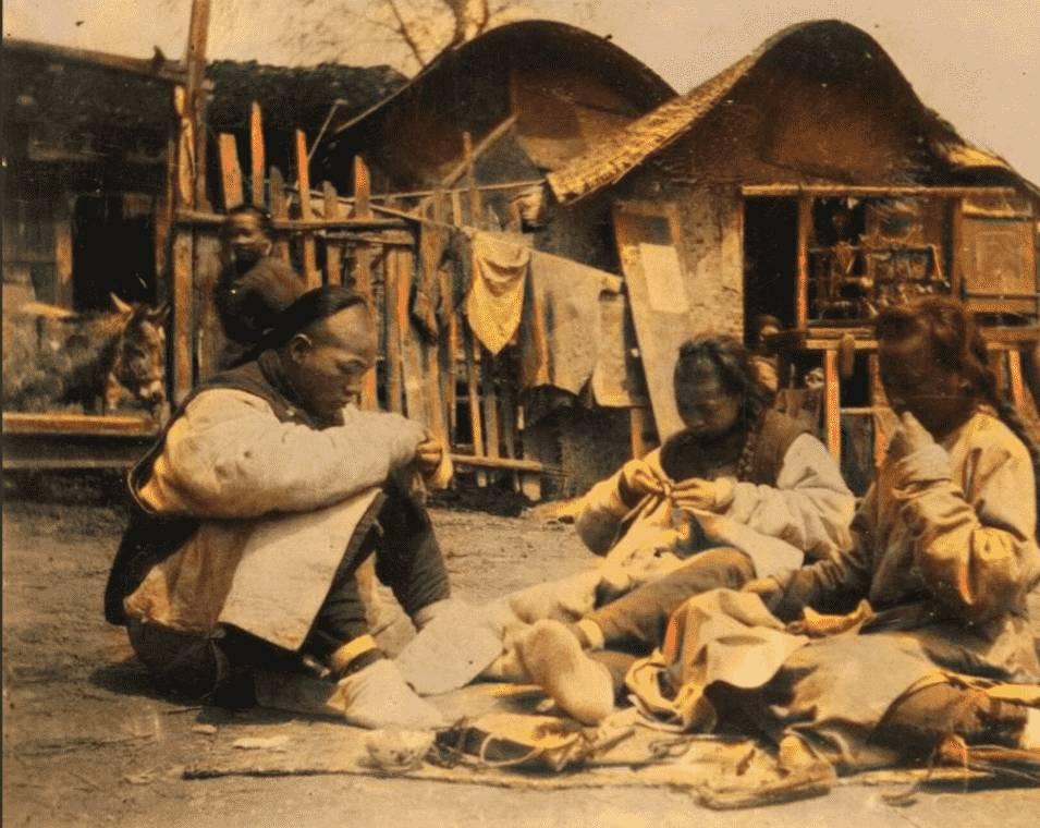 日军日记：*安妇慰**不服从管教，我很愤怒，用*刀刺**插入她的*体下**