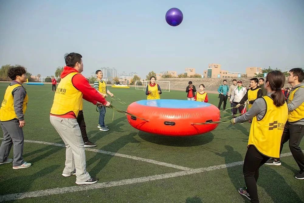 团建趣味飞机游戏怎么玩,趣游研学营