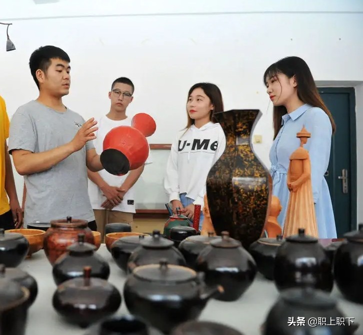 如何看待名校毕业生涌入小县城,大量985毕业生涌入县城意味着什么