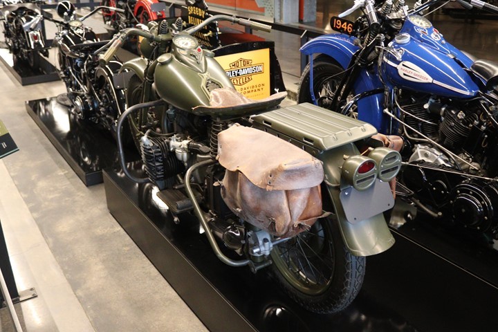 哈雷摩托车哪款改复古最好看,哈雷摩托车从第一代至今的车型