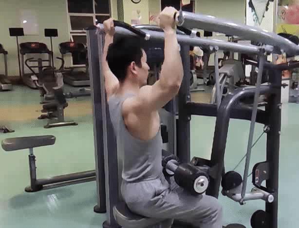 器械练背正确动作讲解,无器械练背动作教学