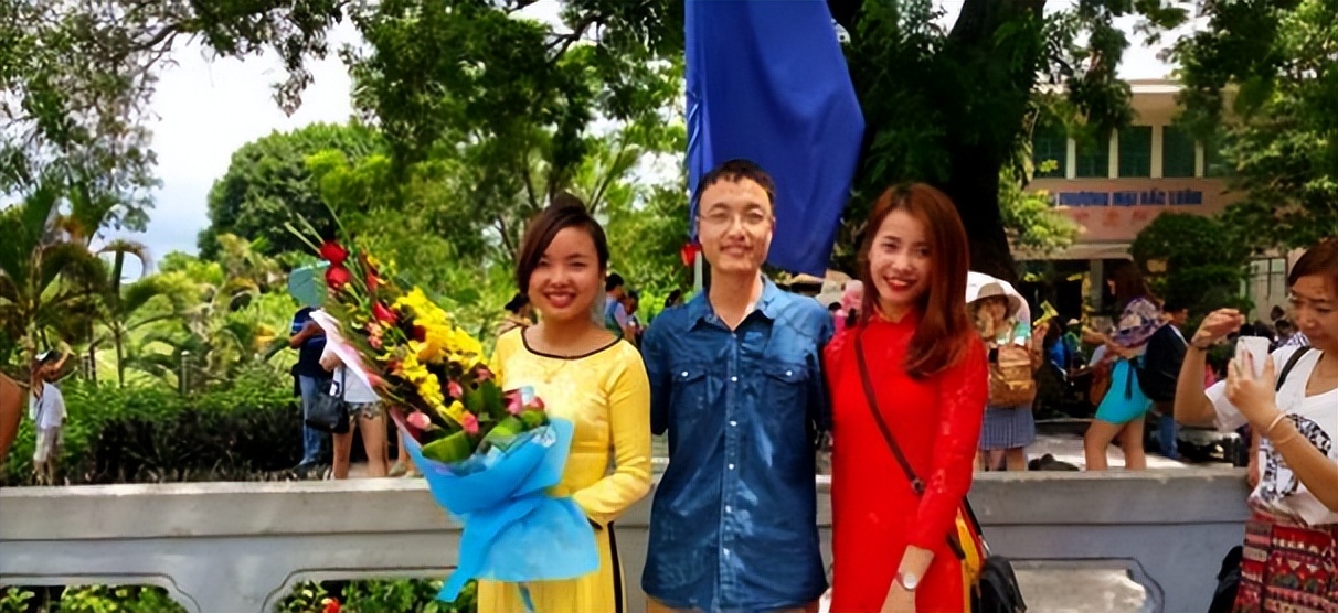 中国游客去越南旅游，看见一商品想买，小贩：这个商品不卖中国人