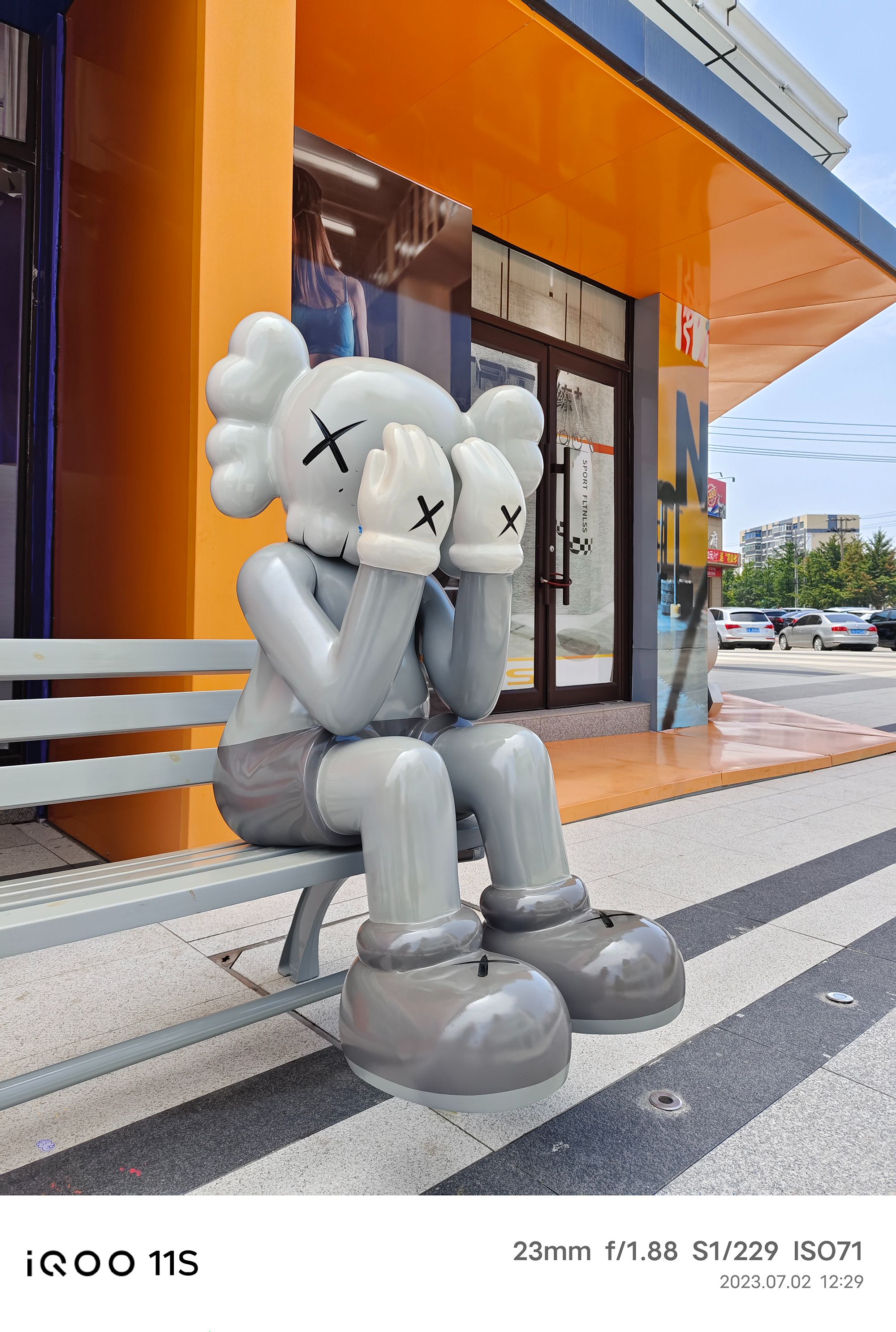 iQOO11S掀翻行业小饭桌，友谊小船真翻了：Super标准杯电竞旗舰