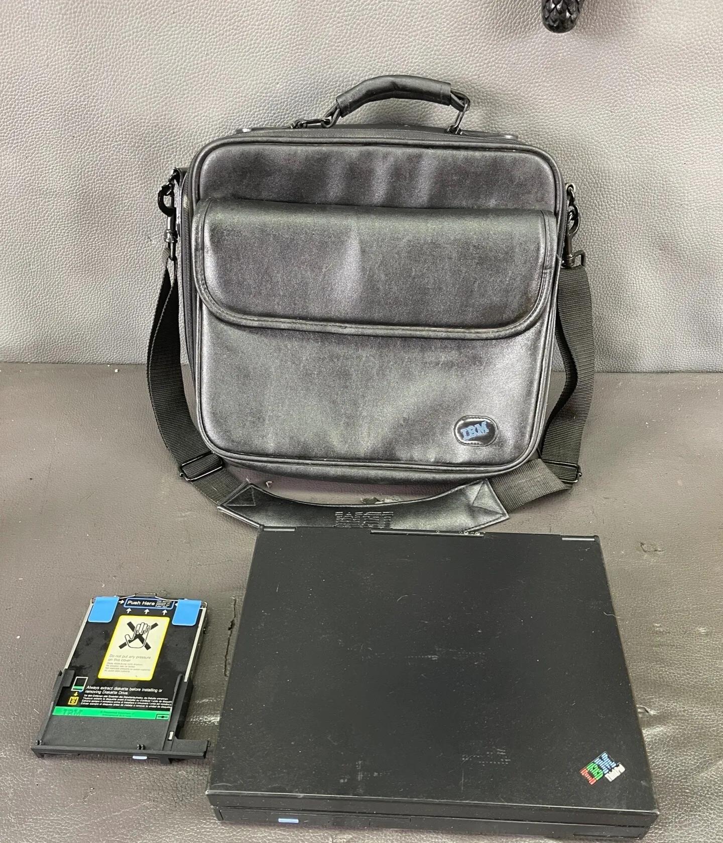 20块钱在富人家里收了一台1982年的电脑当年只有有钱人能用得起