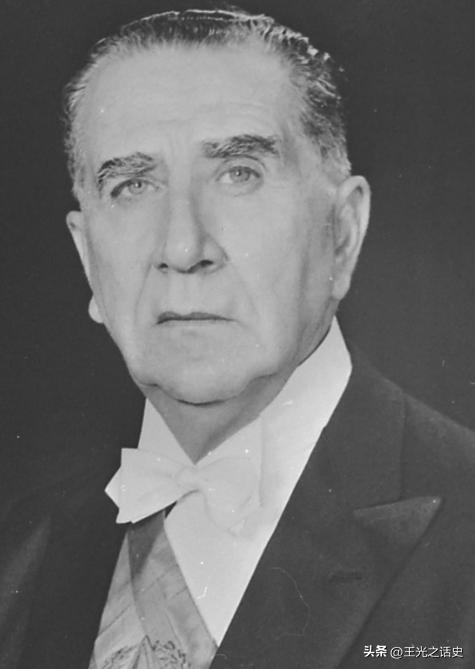 除了踢球就是守门,除了踢足球我还能干什么