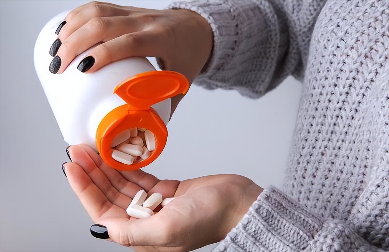 红霉素软膏淡斑真的有效吗,2块钱的红霉素软膏能祛斑吗