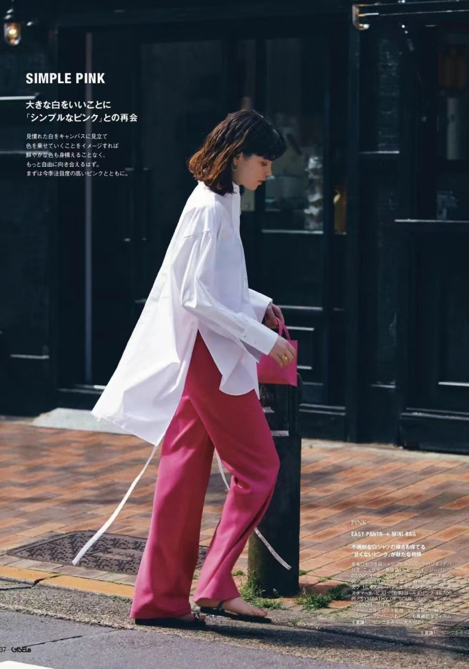 40岁女人黑白灰的穿衣搭配技巧,40岁女人穿高级灰还是黑色好看