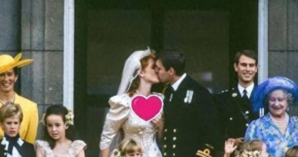 1992年,英国王室曝出丑闻:37岁富商吮吸着33岁王妃的脚趾