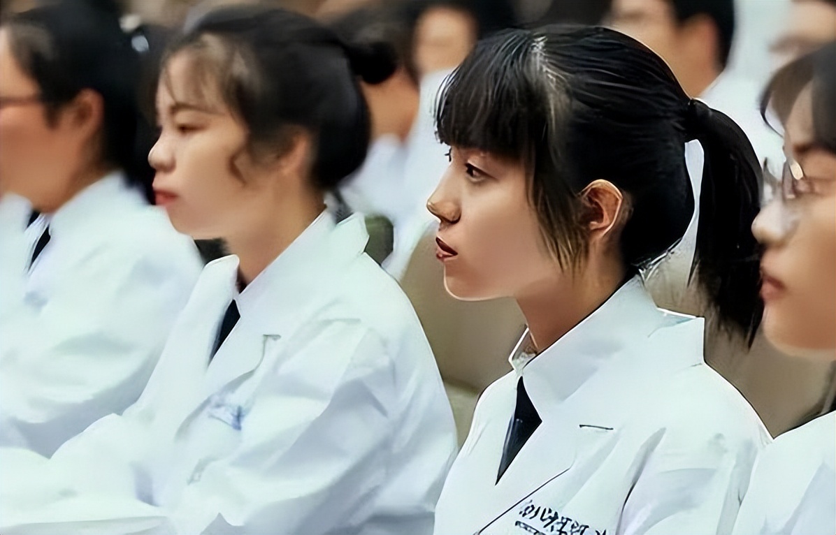 高考志愿填报医学专业推荐,高考报志愿哪些专业最热门