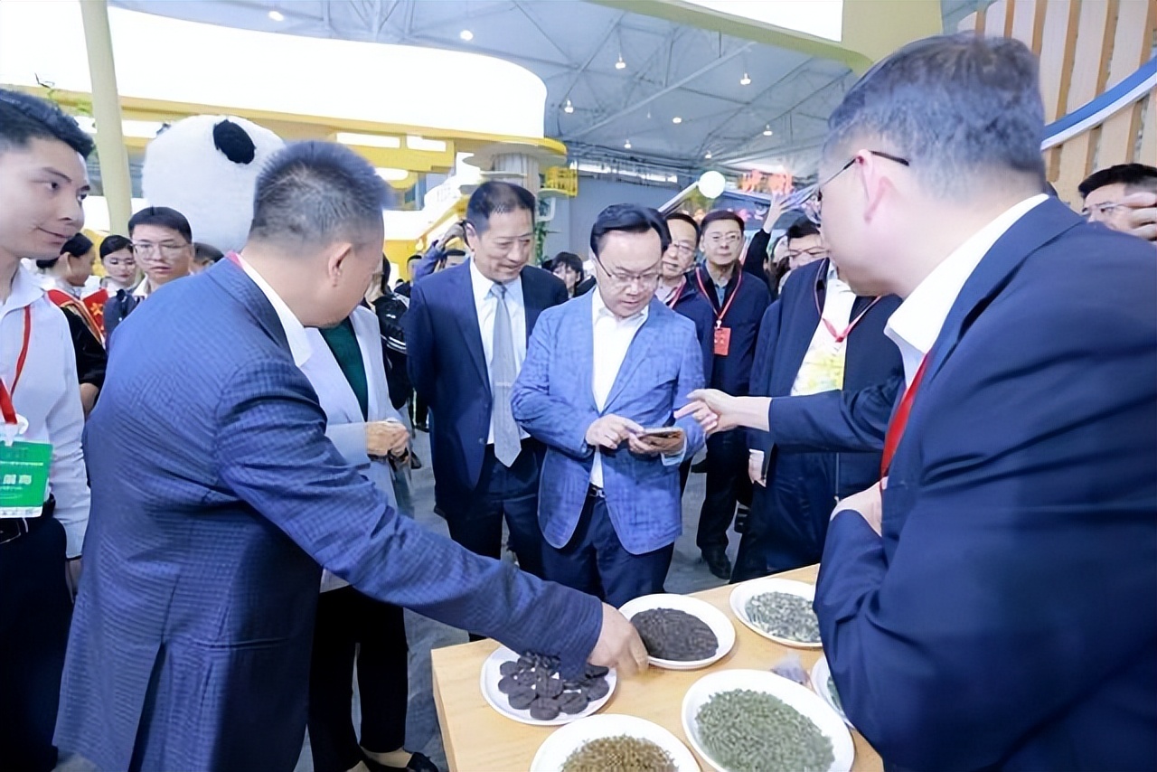 品质川茶•世界共享全国规模最大春季茶展在成都开幕呈现国际化和多元化开放态势