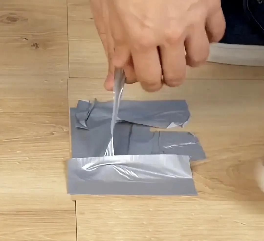 没有梯子怎么更换高处灯泡,不用梯子换高处的灯泡方法