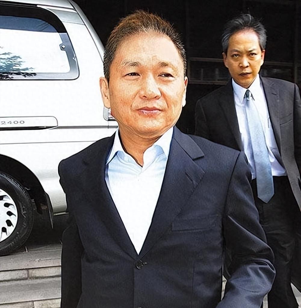 淫棍天下,60女艺人遭殃,29年牢狱飞扬跋扈