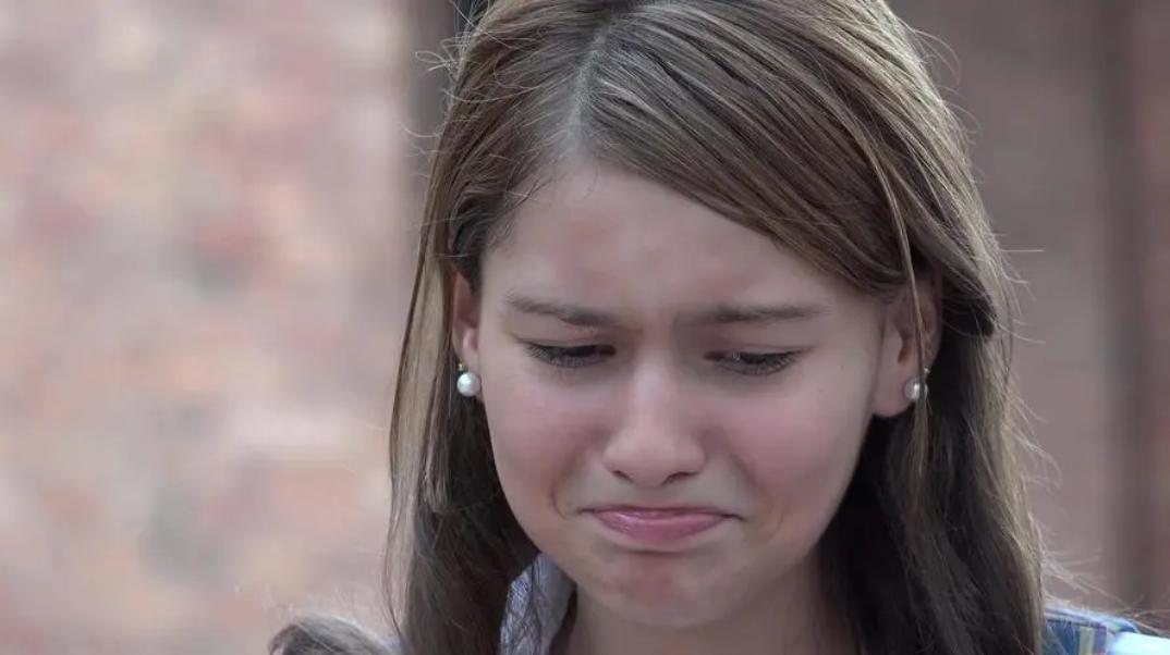 相差40岁的“爷孙恋”，为在一起众叛亲离，畸形恋爱值得我们思考