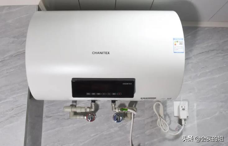 热水器装燃气的好还是电热水器好,燃气热水器和电热水器的区别视频