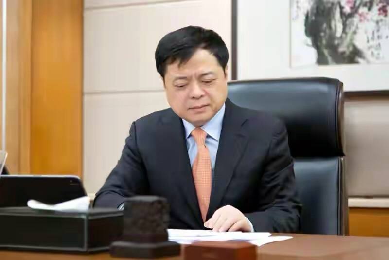 白手起家身价上亿父亲仍是修鞋人,白手起家身家上亿父亲仍是修鞋匠