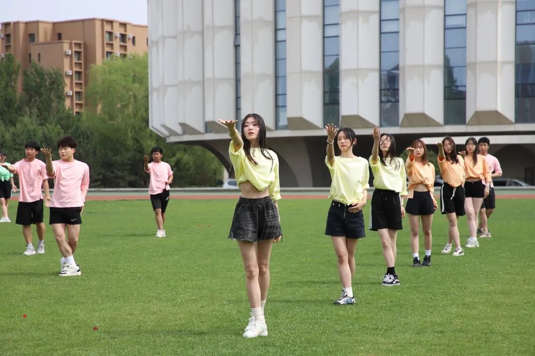 齐舞沈阳城市学院,沈阳城市学院百人齐舞