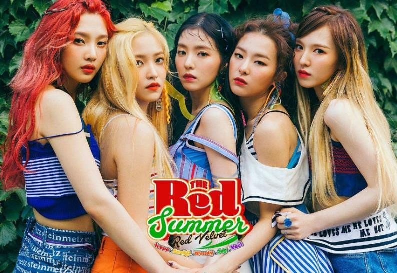 JYP新团出道即受关注，成员雪允因颜值出圈，却被指不尊重粉丝？