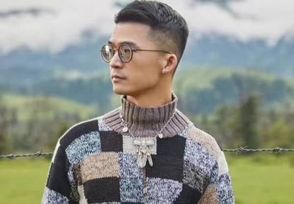 80后广东小伙，回村织毛衣，年入500万，一件毛衣卖8990元，凭啥