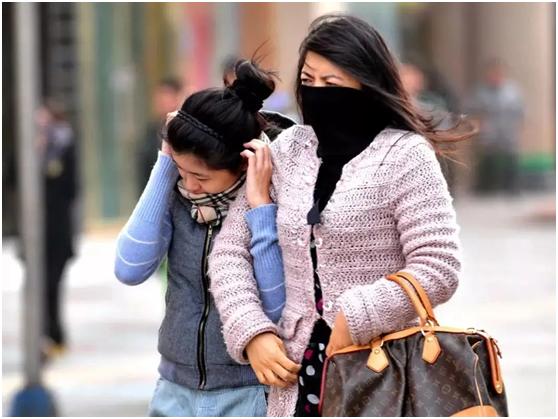 喝完酒见风就晕怎么回事,醉酒后睡醒还晕怎么办